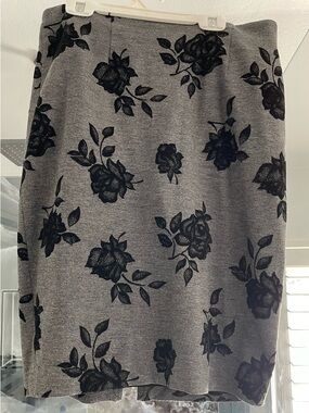 White House Black Market Gray Pencil Skirt with Black Floral Print